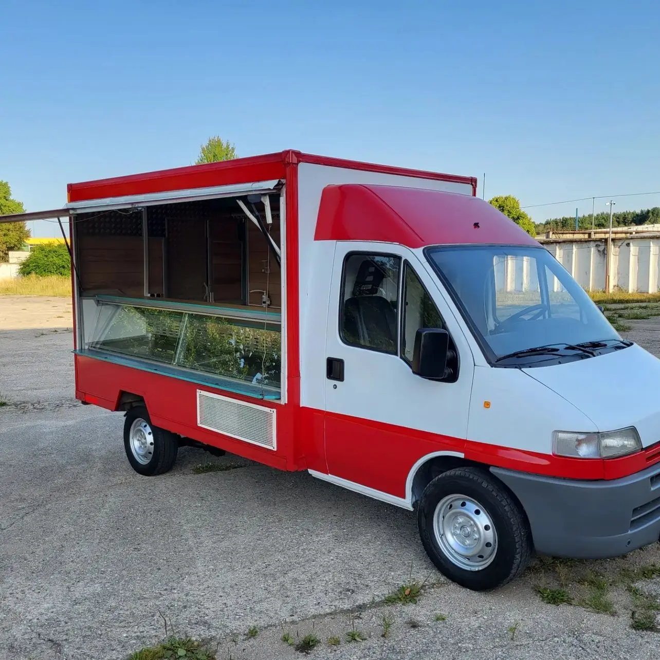 業務用キッチン用移動式フードカート。バー、クラブでの飲料や軽 - Food Snacks Delivery のレビューと価格